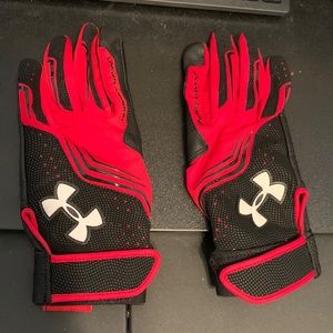 Under Armour cycling/workout gloves. Used once. Good condition. Small.